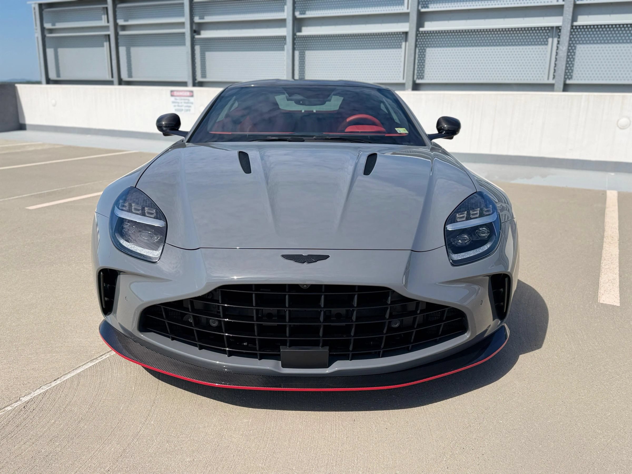 Used 2025 Aston Martin V8 Vantage Coupe RWD image 3