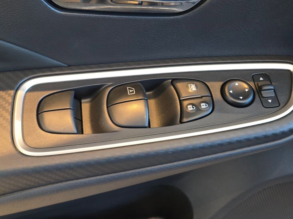 Used 2025 Nissan Versa SR w/ Trunk Package image 19