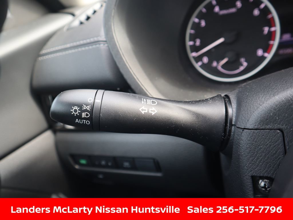 Used 2025 Nissan Sentra SV w/ Trunk Package image 25