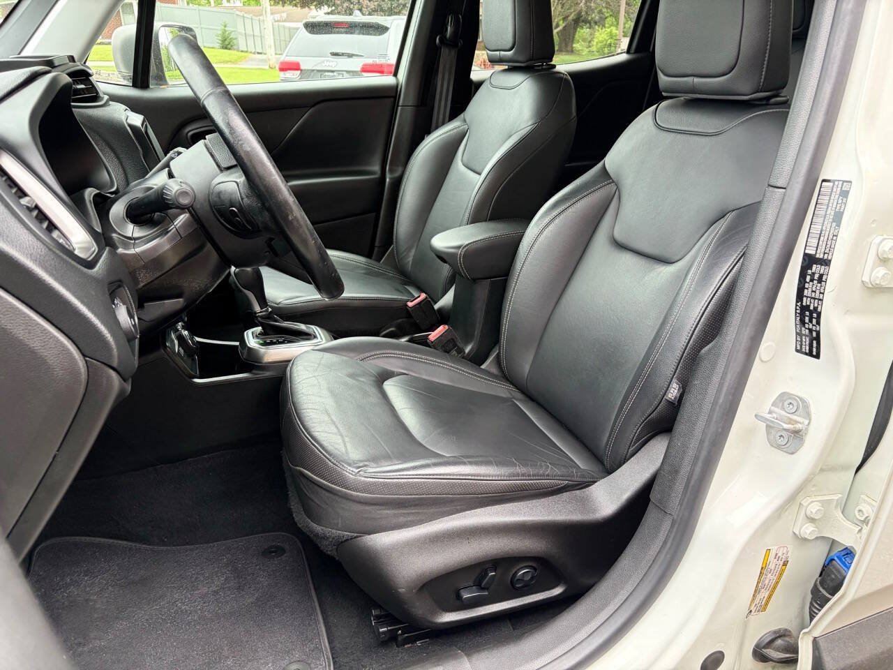 Used 2019 Jeep Renegade Limited AWD/4WD image 9