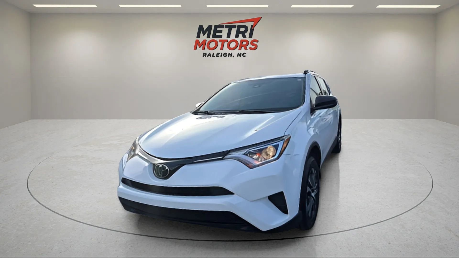 Used 2018 Toyota RAV4 LE image 7