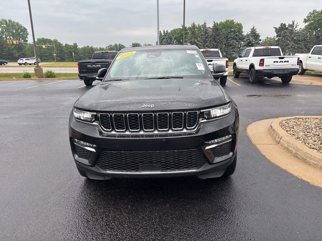 Used 2023 Jeep Grand Cherokee Limited AWD/4WD image 2