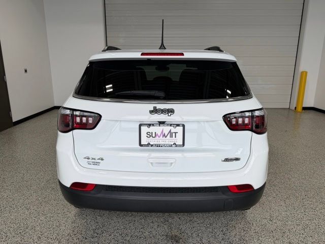 Used 2024 Jeep Compass Latitude w/ Convenience Group AWD/4WD image 4