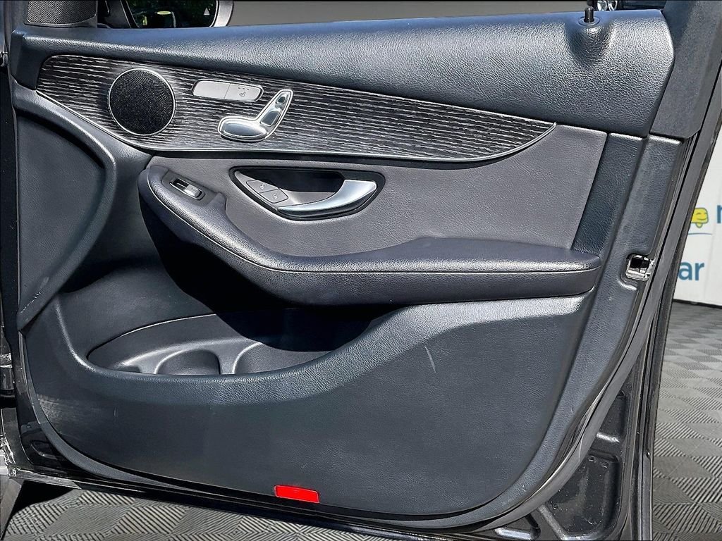 Used 2021 Mercedes-Benz GLC 300 4MATIC image 26
