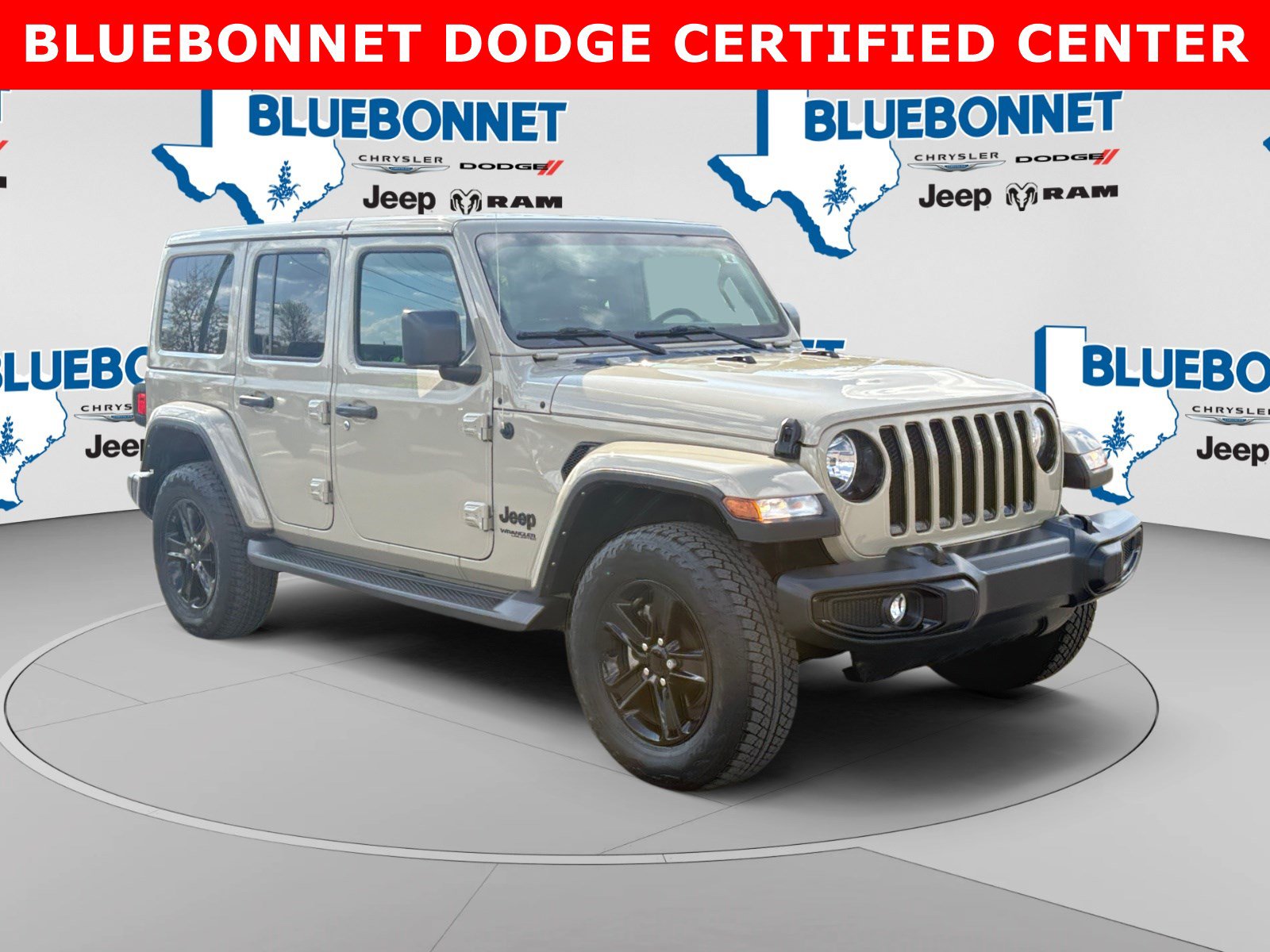 Used 2022 Jeep Wrangler Unlimited Sahara AWD/4WD image 3