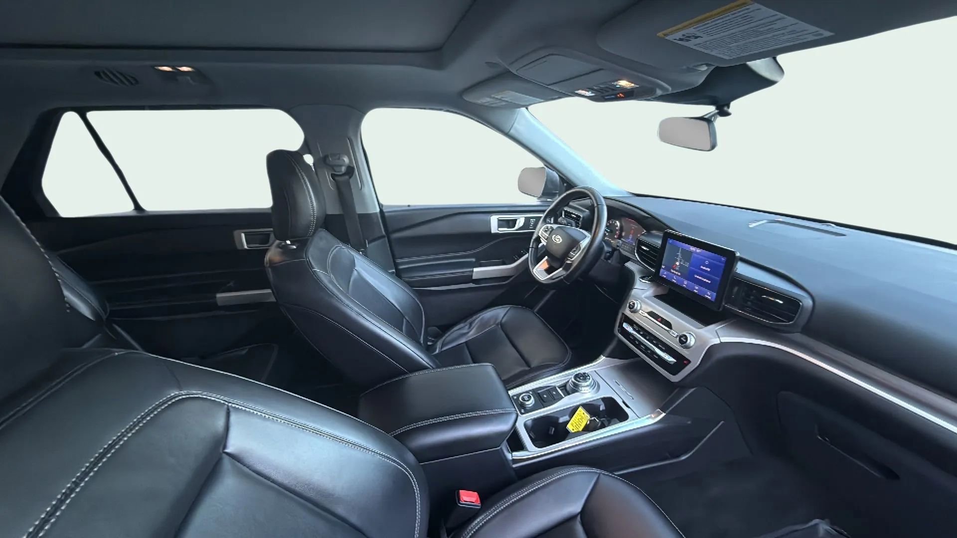 Used 2021 Ford Explorer XLT w/ Equipment Group 202A image 9