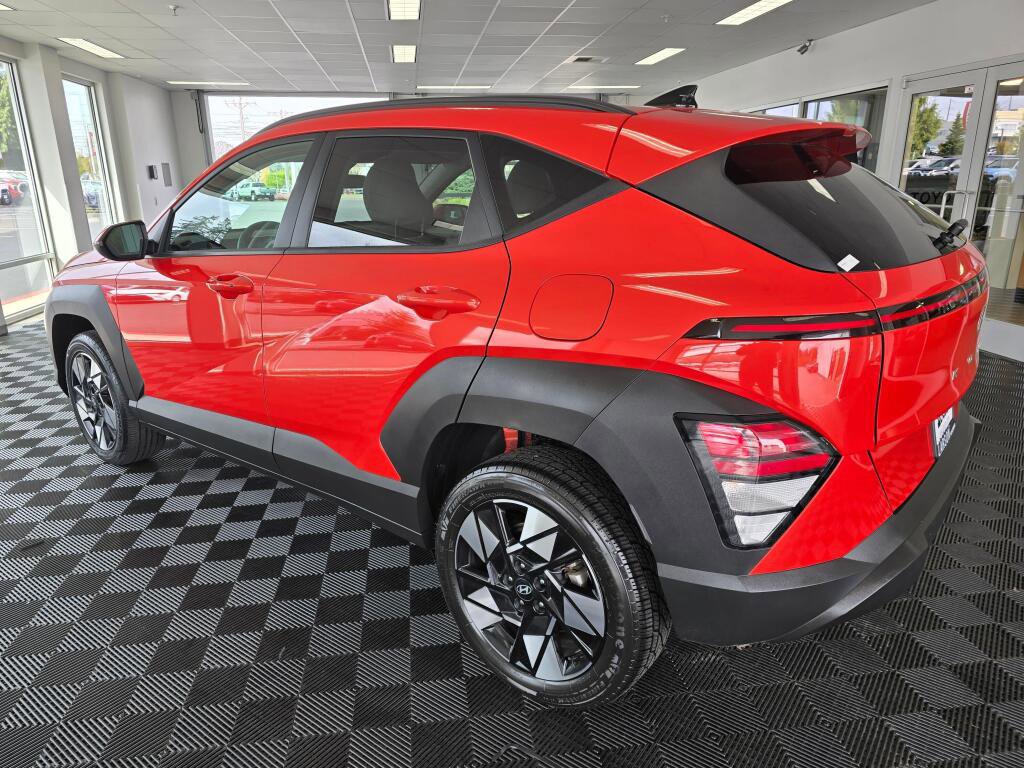 Used 2025 Hyundai Kona SEL AWD/4WD image 5