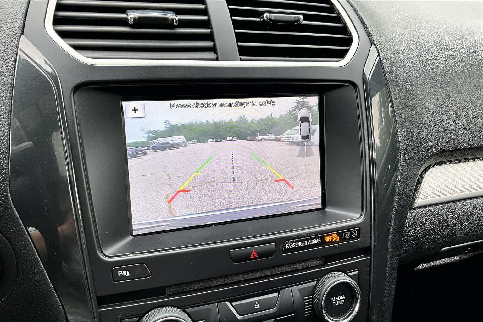Used 2018 Ford Explorer XLT w/ Equipment Group 202A AWD/4WD image 29