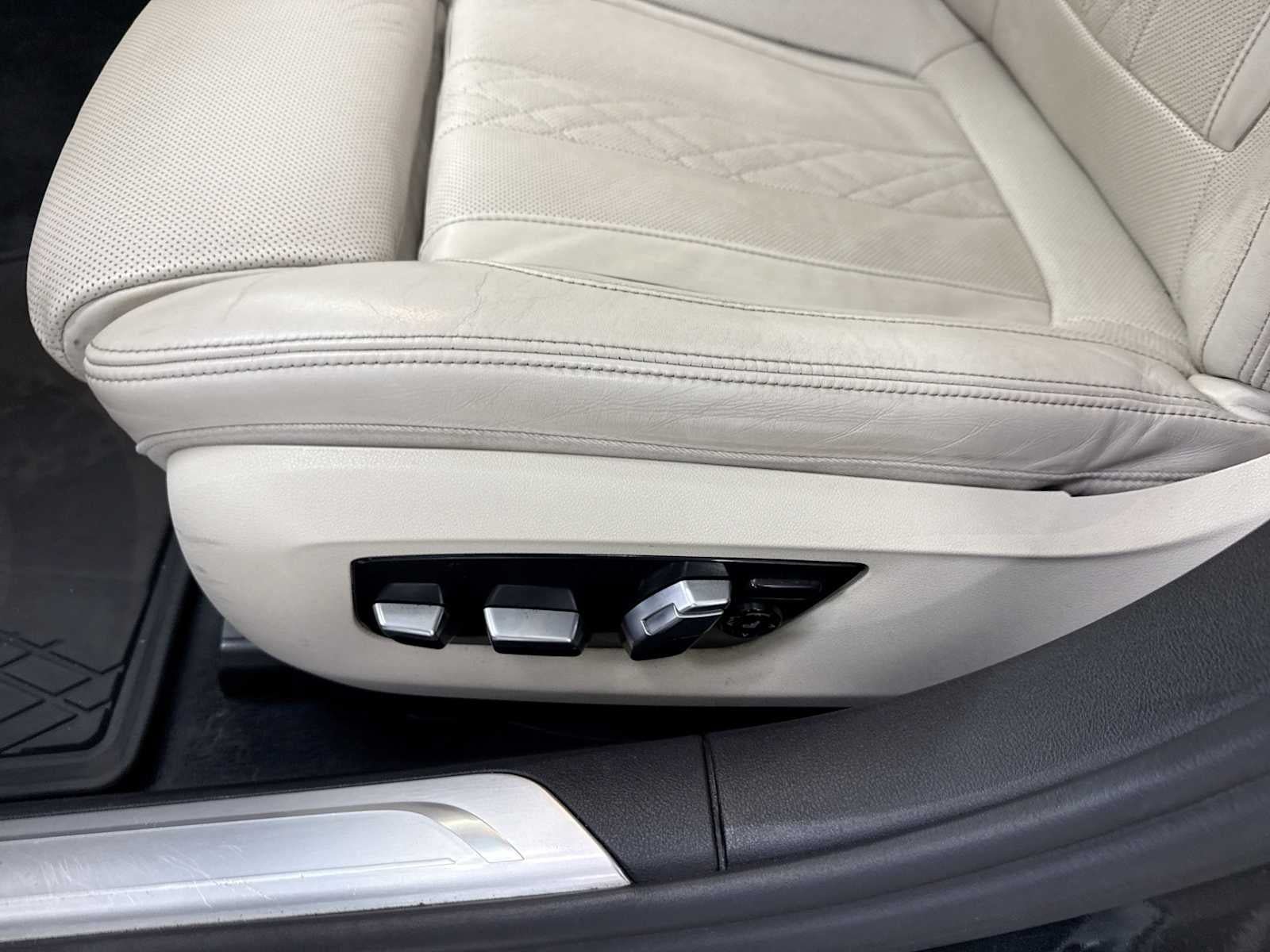 Used 2018 BMW 740i xDrive AWD/4WD image 14