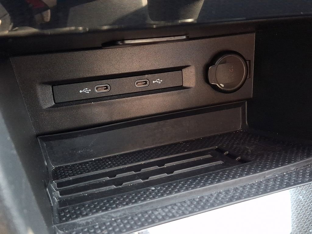 Certified 2025 Volkswagen Taos SE AWD/4WD image 25