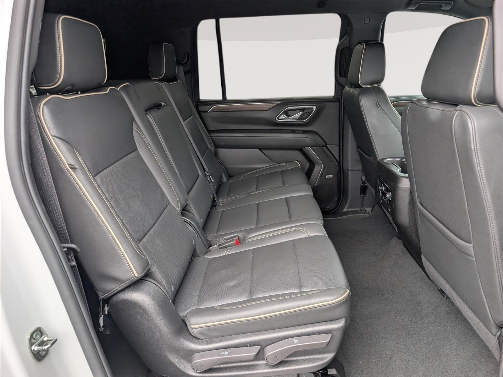Used 2024 Chevrolet Suburban Premier RWD image 13