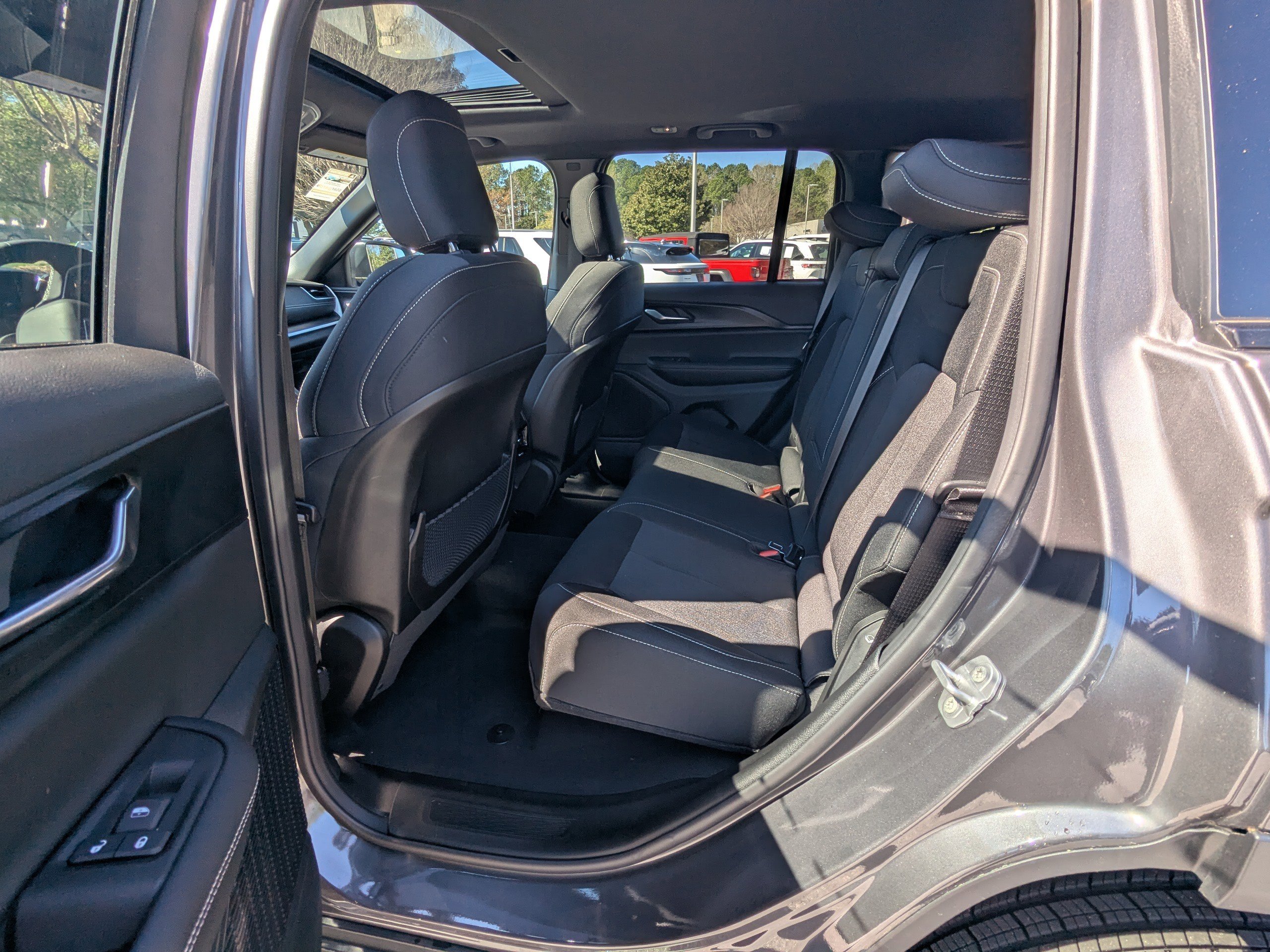 Certified 2025 Jeep Grand Cherokee Laredo X w/ Luxury Tech Group I image 11