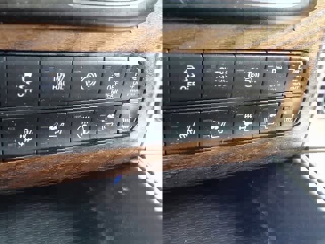 Used 2018 RAM 3500 Laramie Longhorn image 19