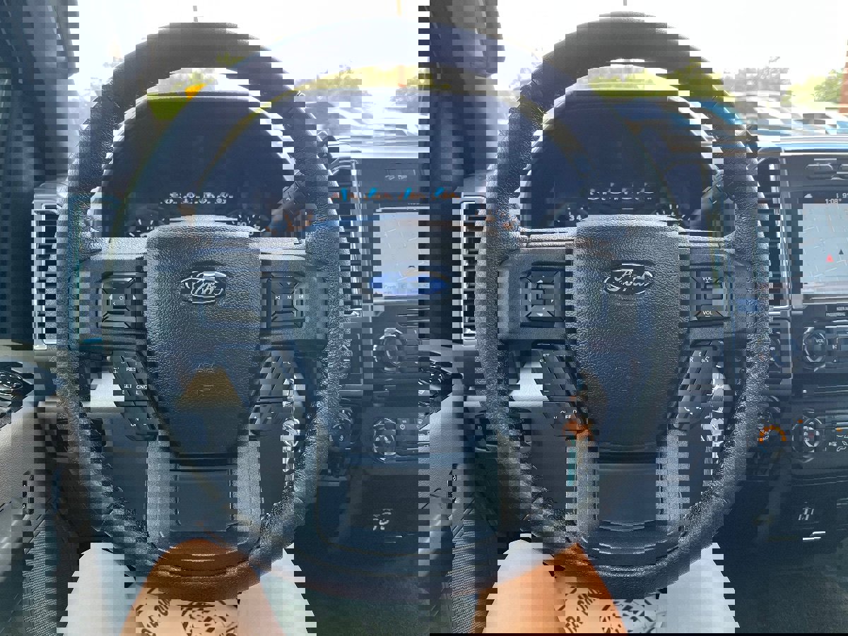 Used 2016 Ford F150 XLT w/ Equipment Group 302A Luxury AWD/4WD image 18