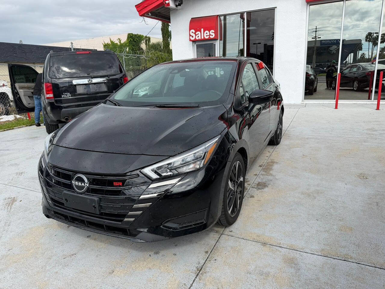 Used 2024 Nissan Versa SR image 4