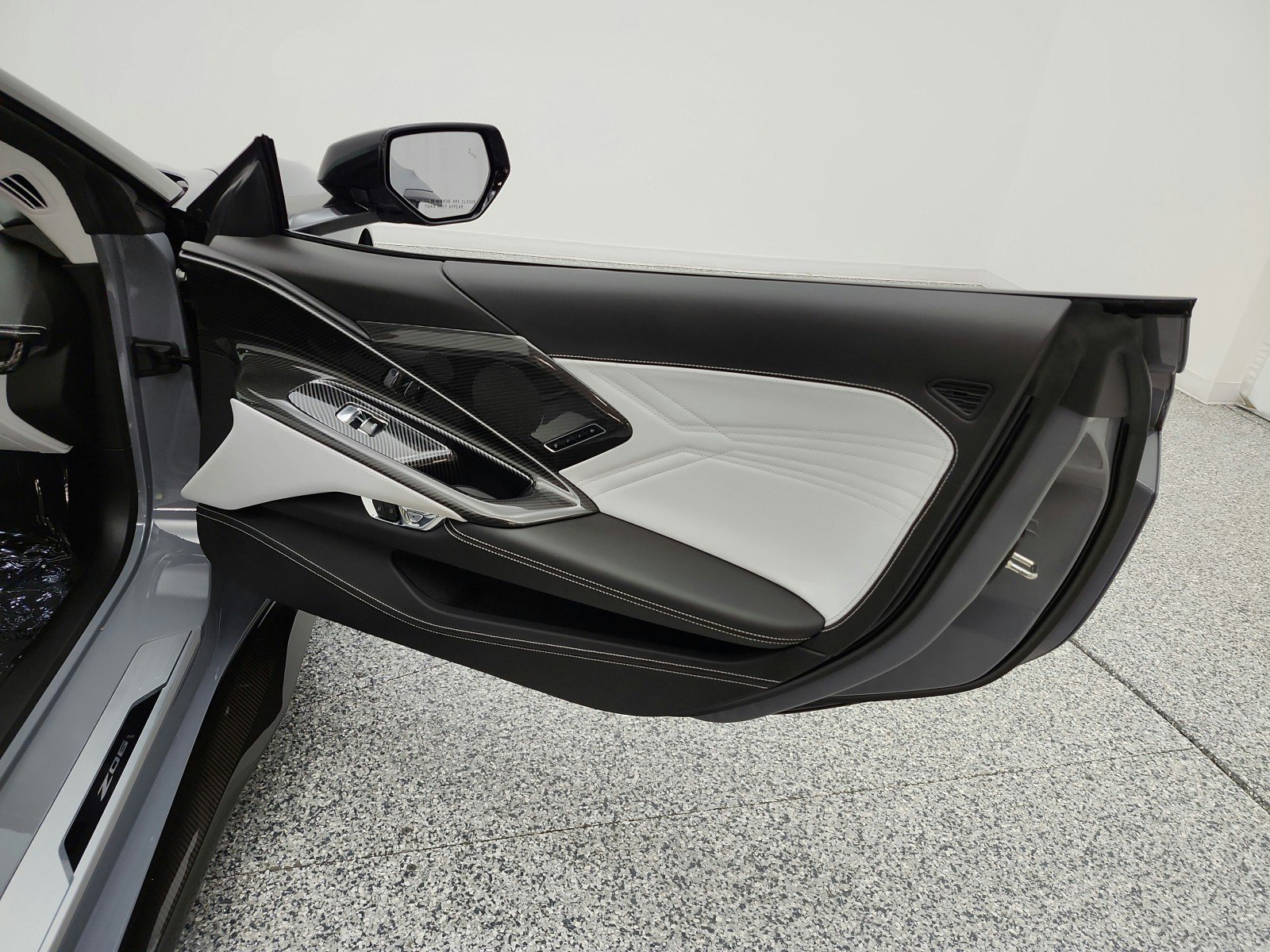 Used 2025 Chevrolet Corvette Z06 RWD image 19
