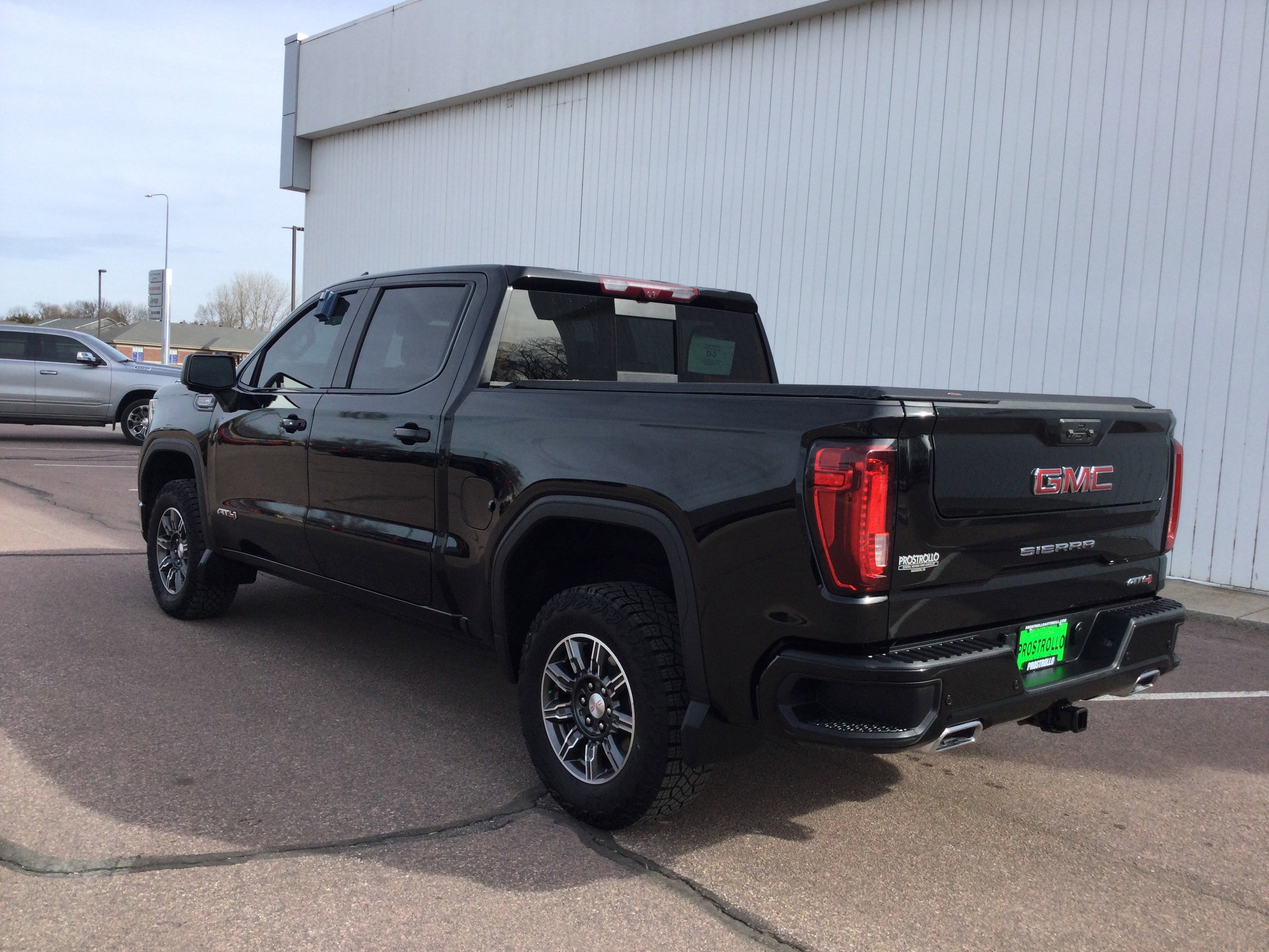 Used 2024 GMC Sierra 1500 AT4 w/ Technology Package image 7