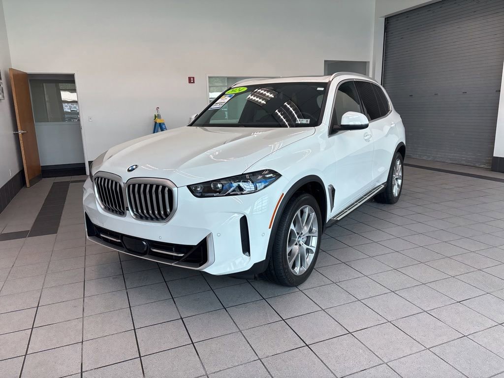 Used 2024 BMW X5 xDrive40i w/ Premium Package AWD/4WD image 2