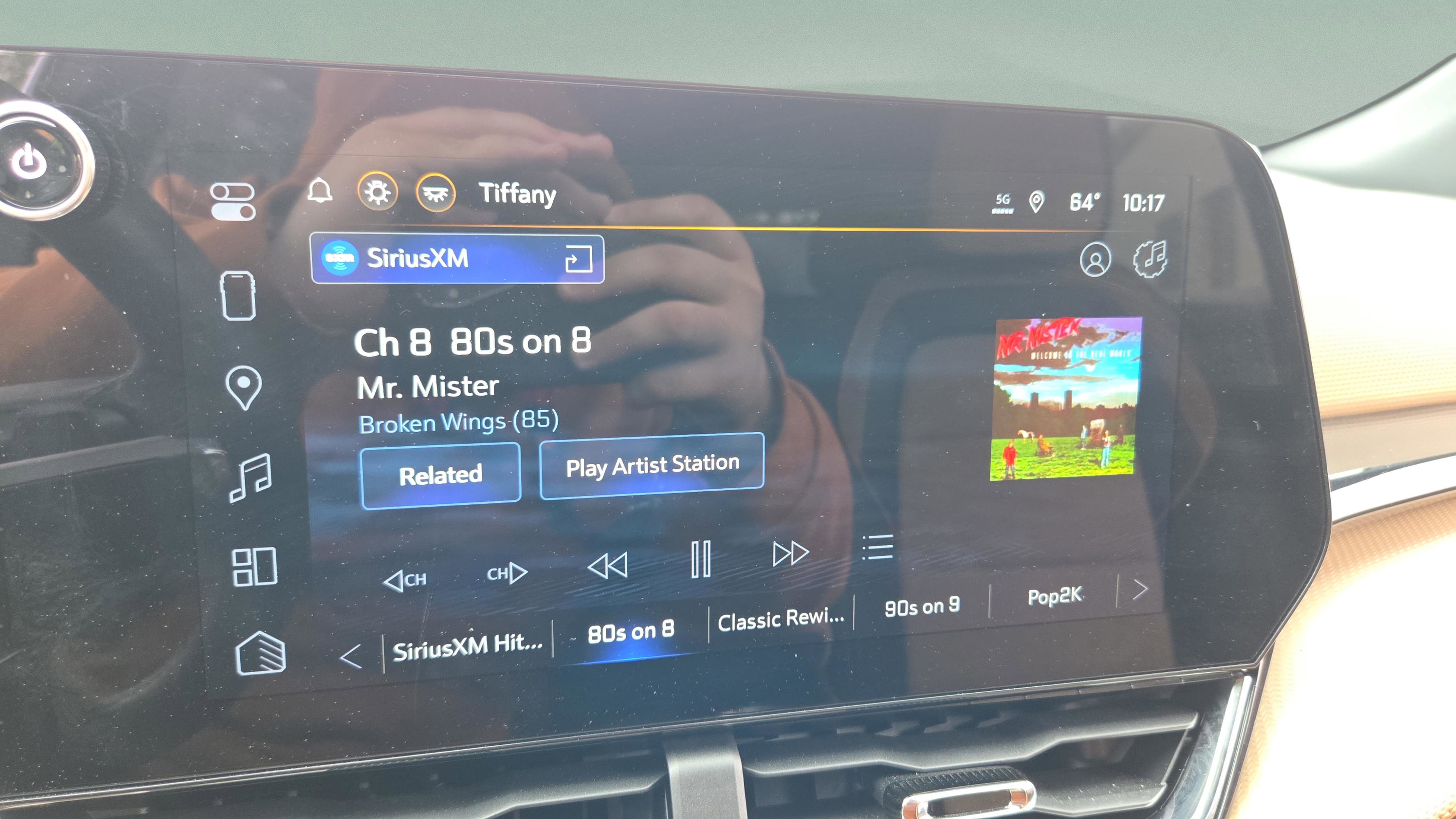 Certified 2025 Chevrolet Equinox ACTIV w/ Safety and Technology Package AWD/4WD image 19