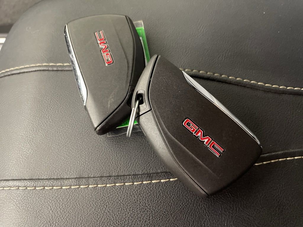 Used 2025 GMC Acadia Elevation image 33