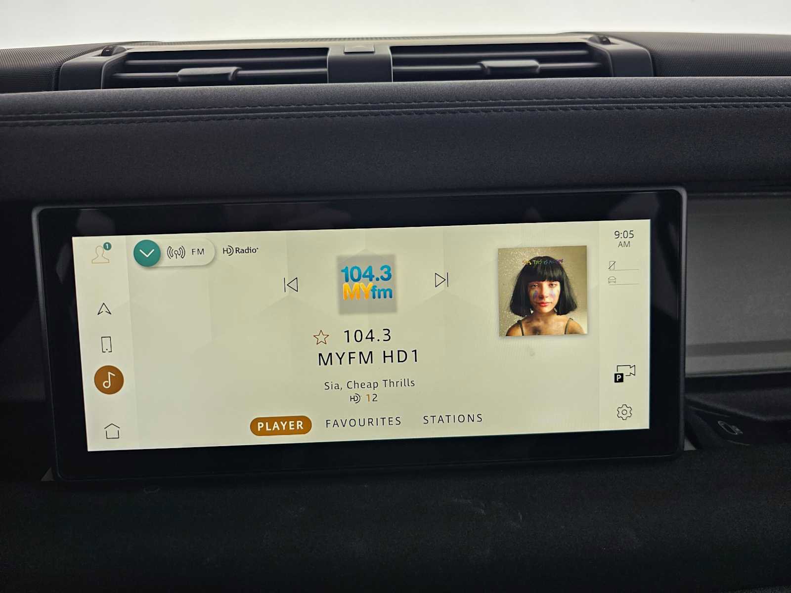 Used 2023 Land Rover Defender 110 S image 25