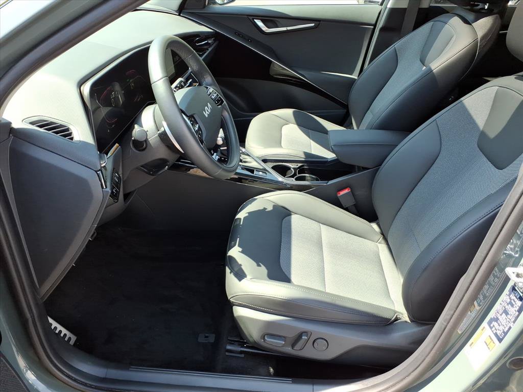 Used 2025 Kia Niro EX Touring FWD image 10