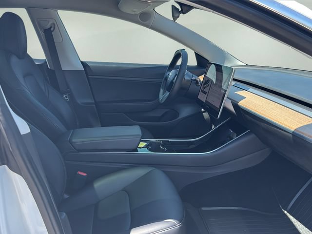 Used 2020 Tesla Model 3 Standard Range Plus RWD image 13