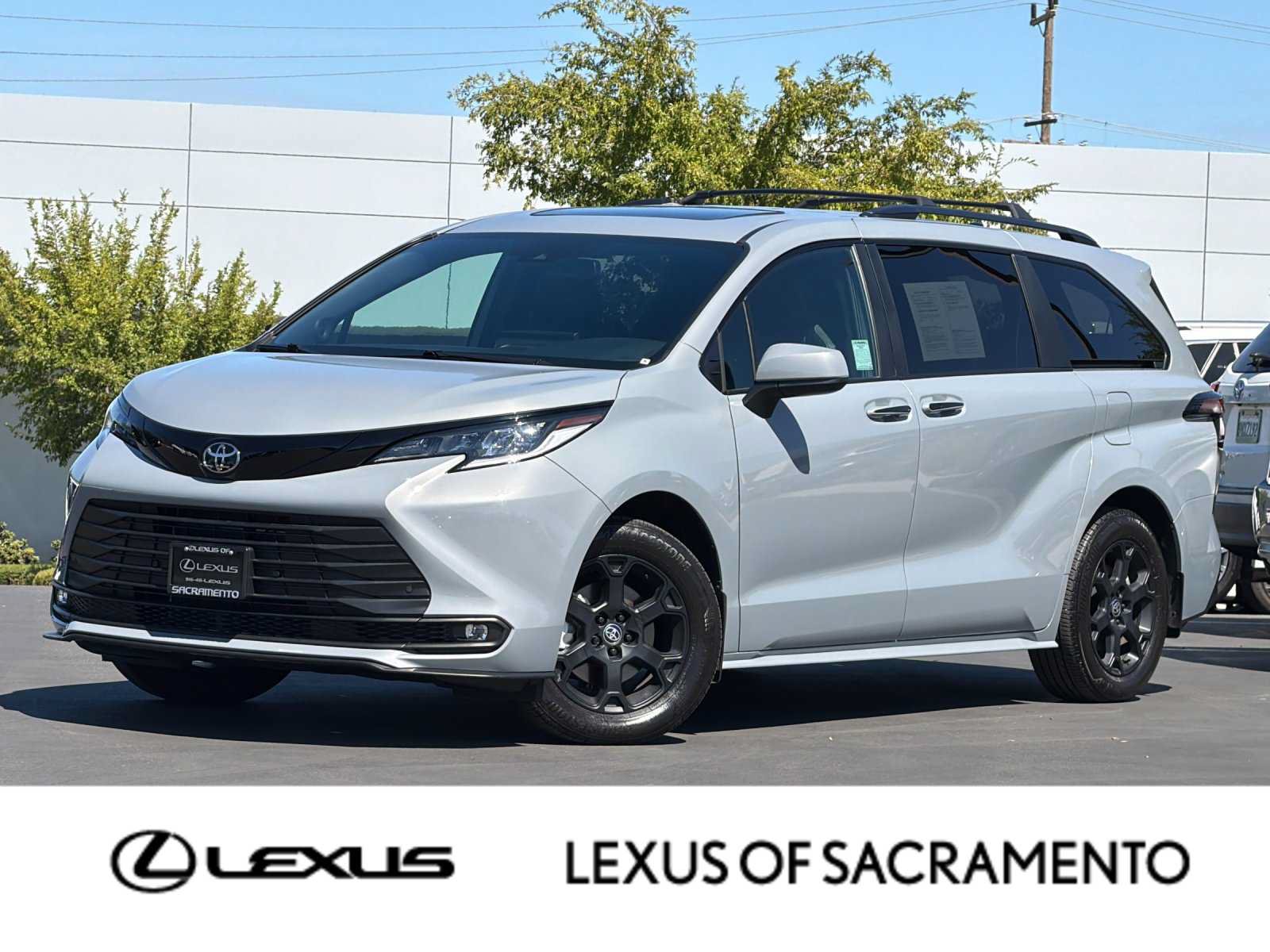 Used 2026 Toyota Sienna XLE Woodland Edition AWD/4WD image 1