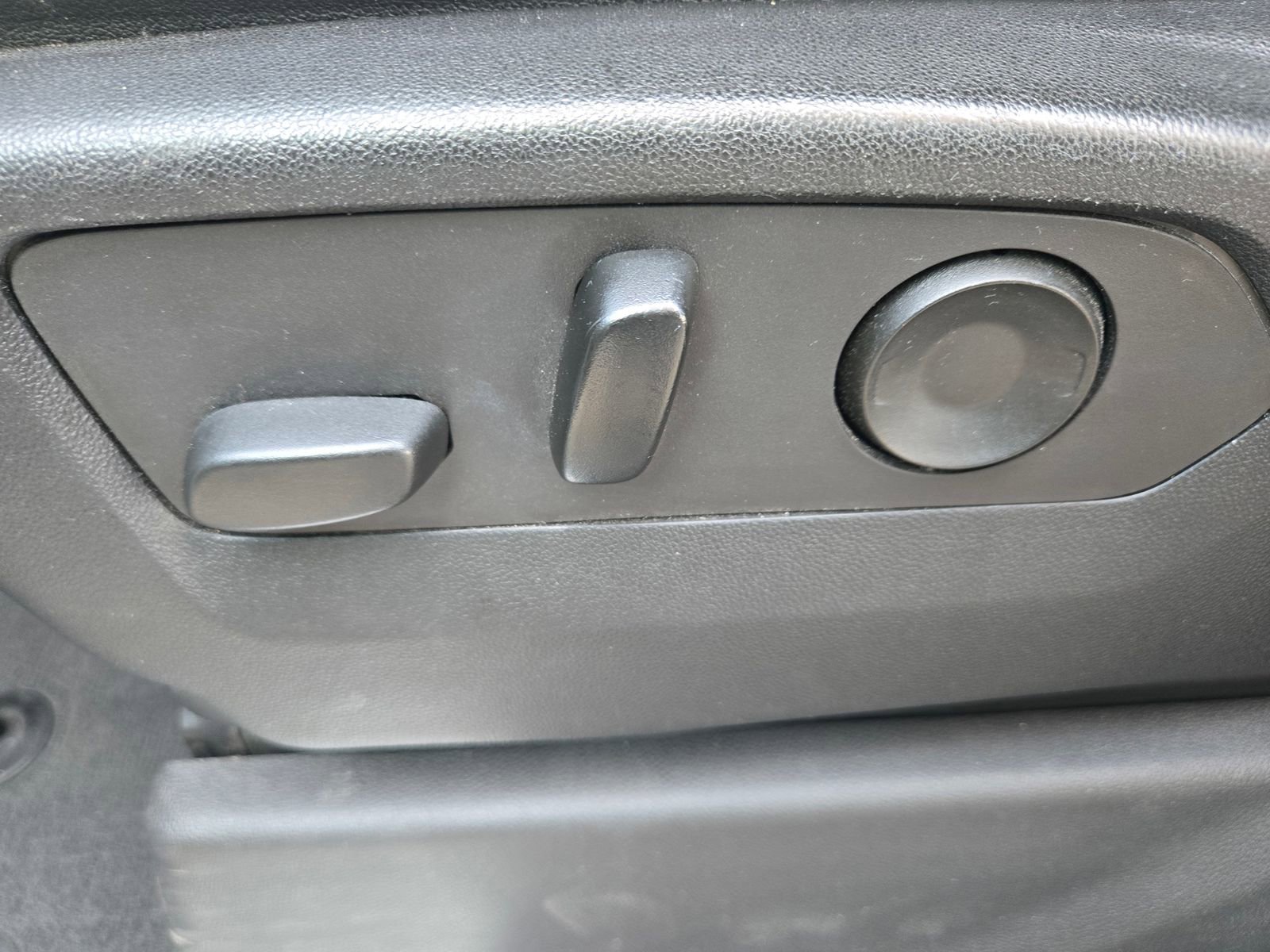 Used 2022 Chevrolet Silverado 1500 RST w/ Redline Edition AWD/4WD image 23