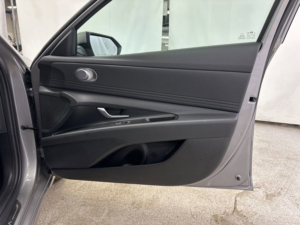 Used 2025 Hyundai Elantra SEL image 23