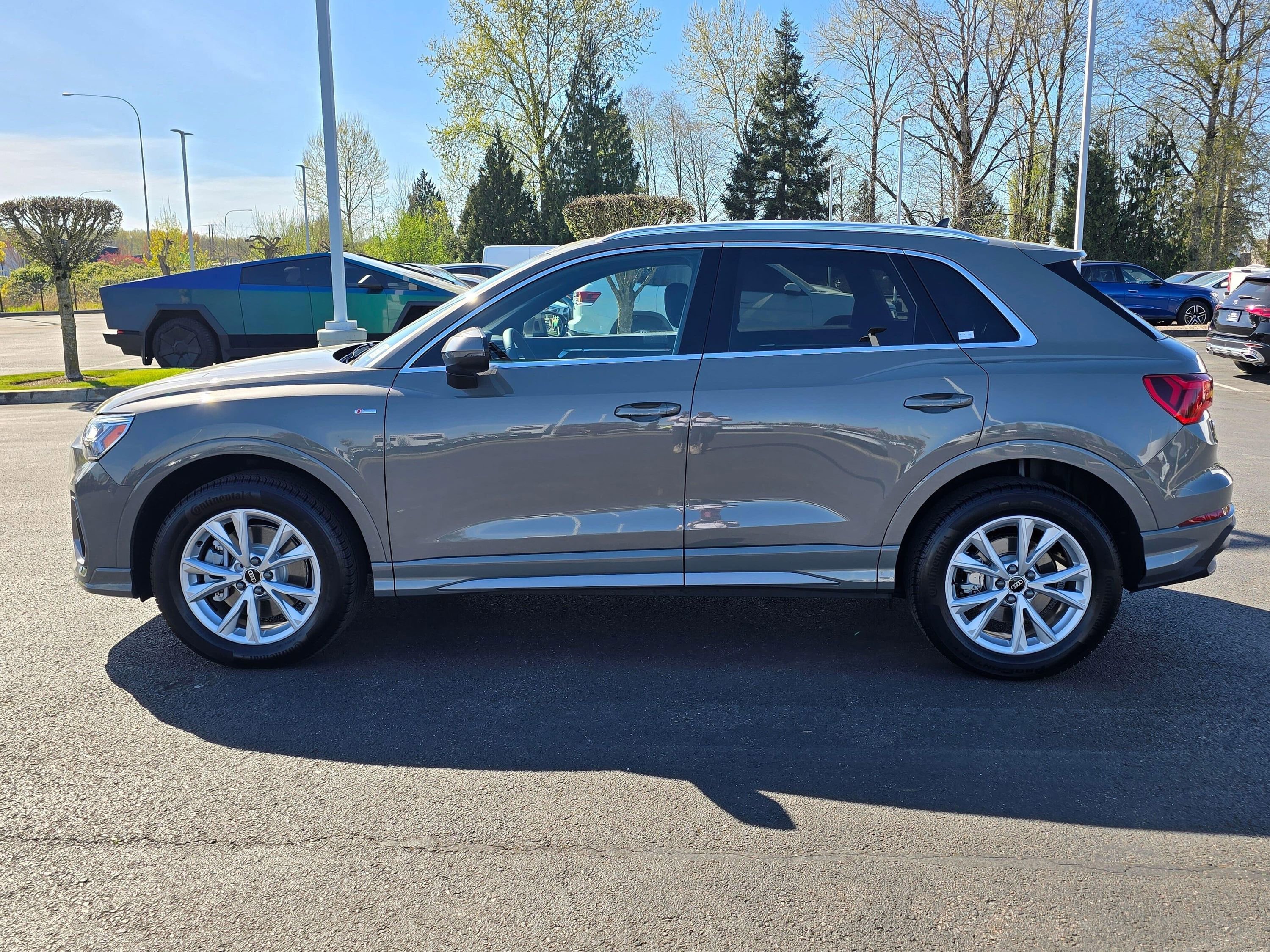 Certified 2025 Audi Q3 2.0T Premium Plus w/ Premium Plus Package AWD/4WD image 2