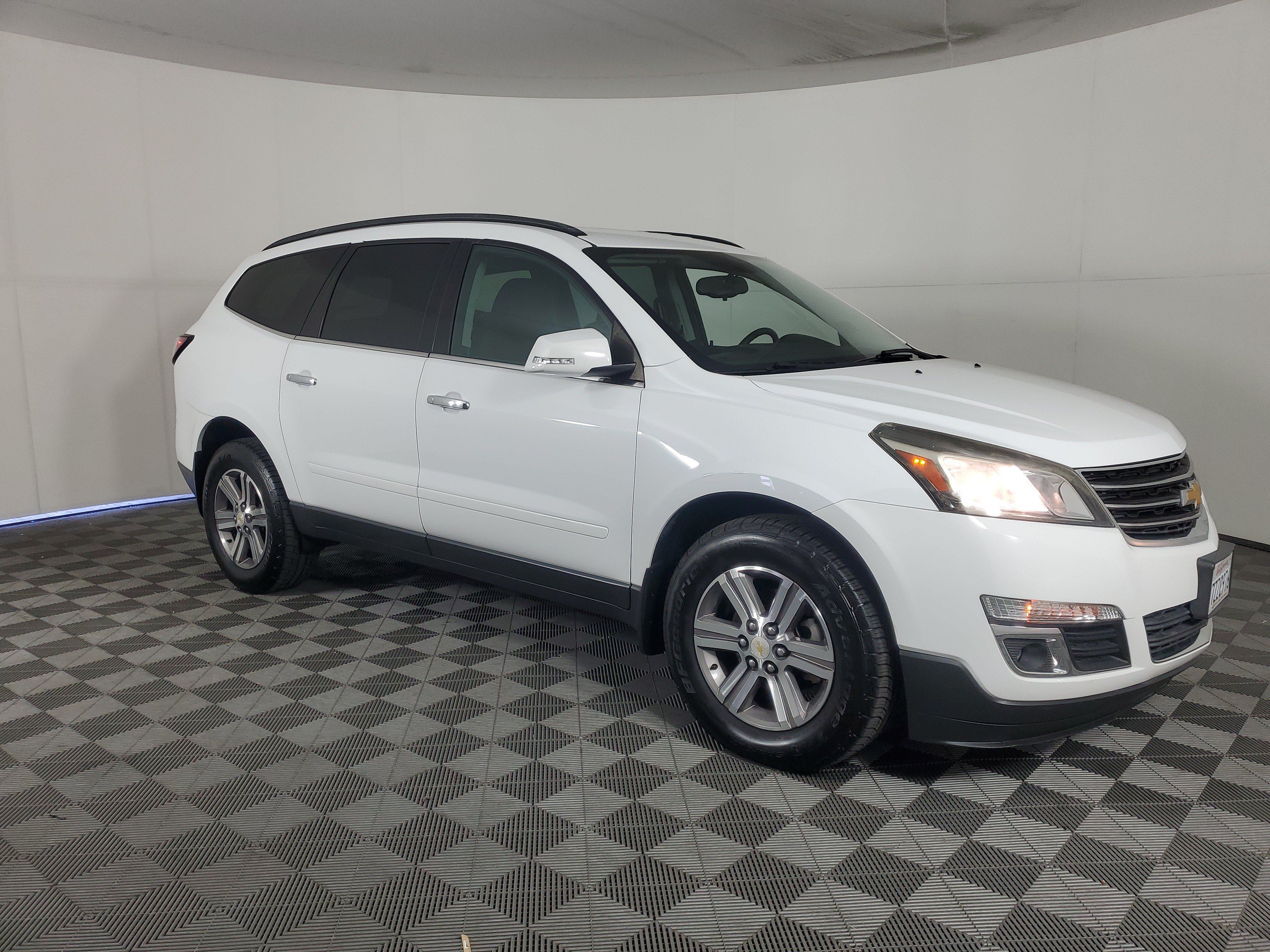 Used 2017 Chevrolet Traverse LT AWD/4WD image 2