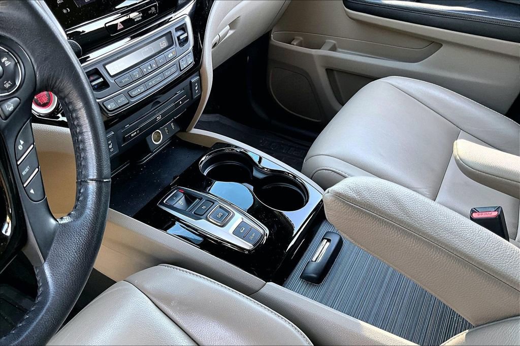 Certified 2017 Honda Pilot Touring image 13