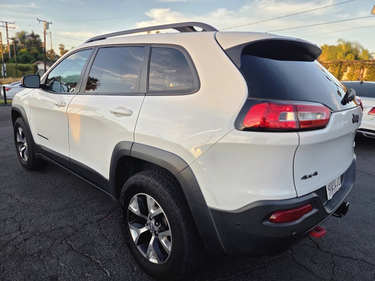 Used 2016 Jeep Cherokee Trailhawk w/ Comfort/Convenience Group AWD/4WD image 14