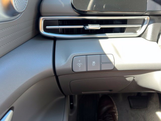 Used 2024 Hyundai Elantra SEL FWD image 17
