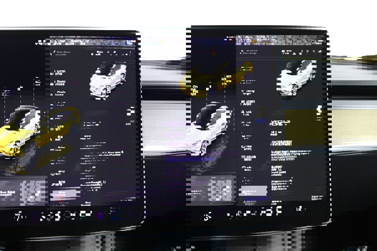 Used 2023 Tesla Model 3 Standard Range image 15