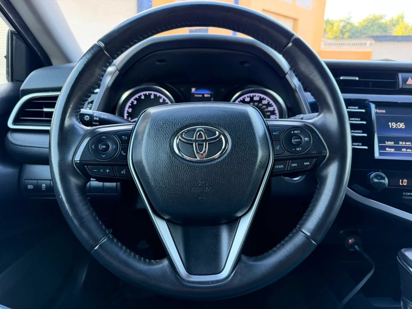 Used 2018 Toyota Camry SE w/ Moonroof Package FWD image 20