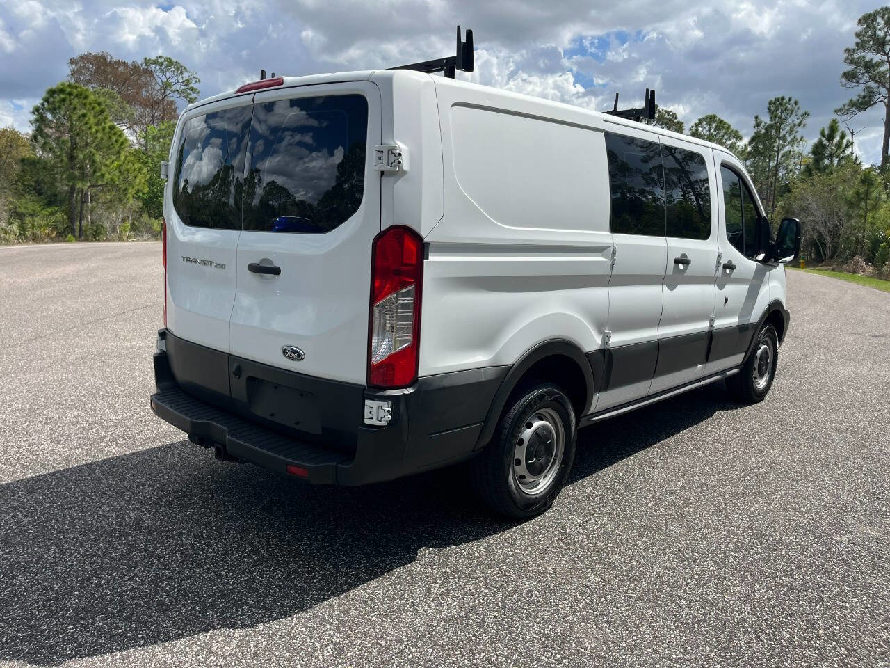 Used 2017 Ford Transit 250 250 3dr SWB Low Roof Cargo Van image 5