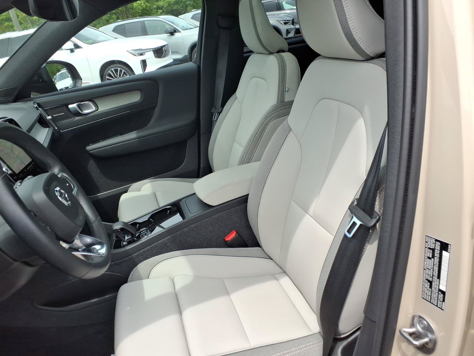 Certified 2025 Volvo EX40 Ultra AWD/4WD image 20
