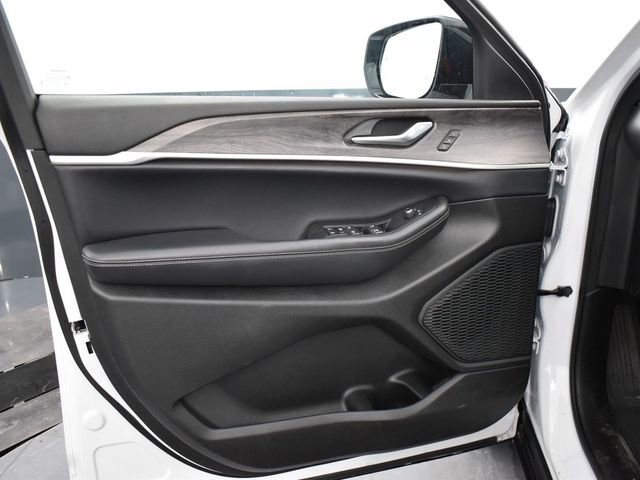 Used 2024 Jeep Grand Cherokee L Limited w/ Luxury Tech Group II image 12