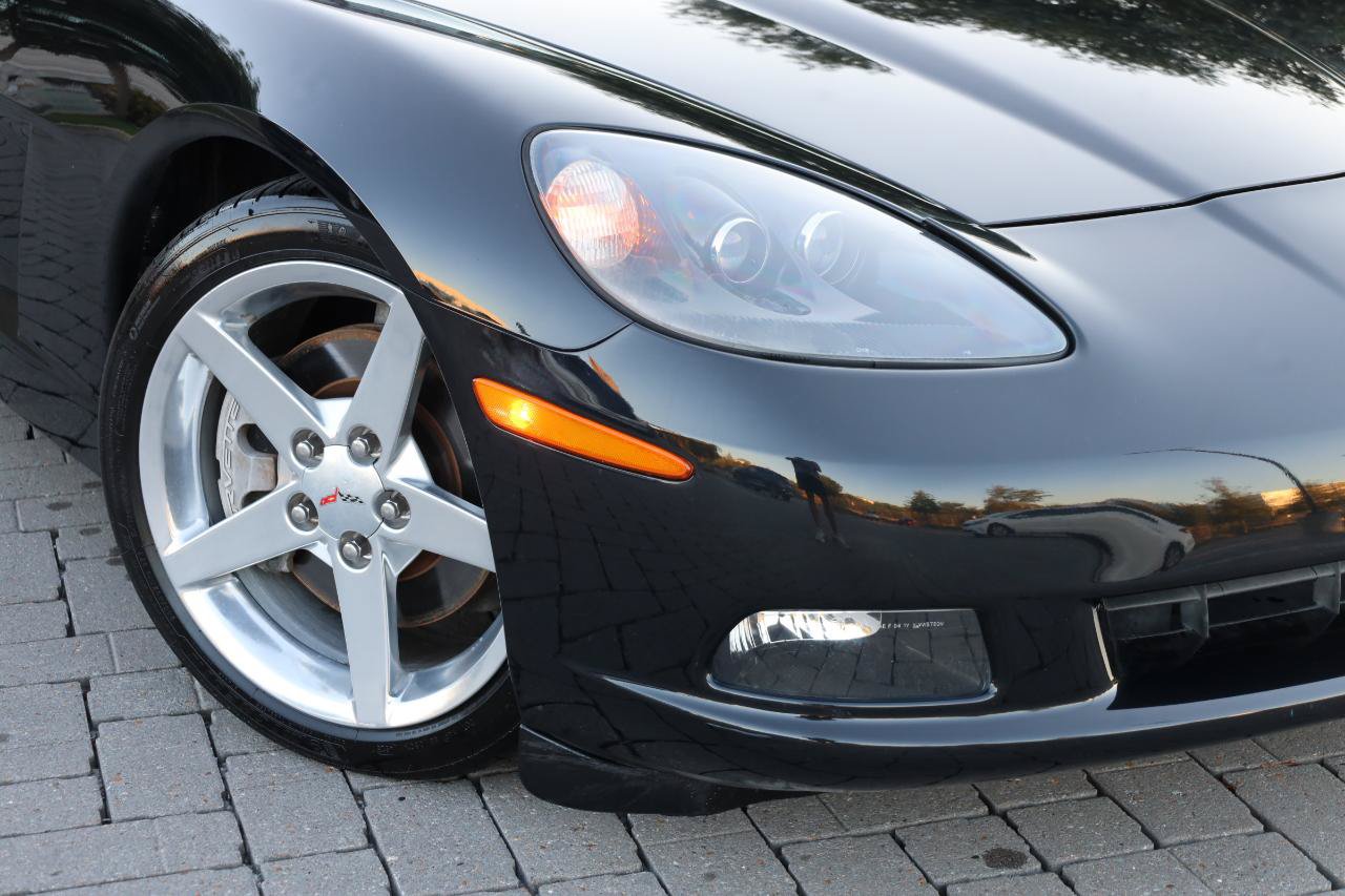 Used 2005 Chevrolet Corvette Coupe w/ Preferred Equipment Group RWD image 31