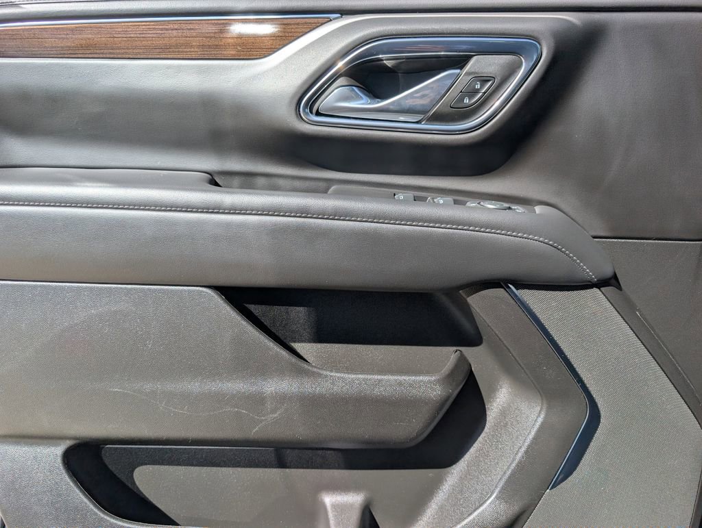 Used 2023 GMC Yukon XL SLE AWD/4WD image 17