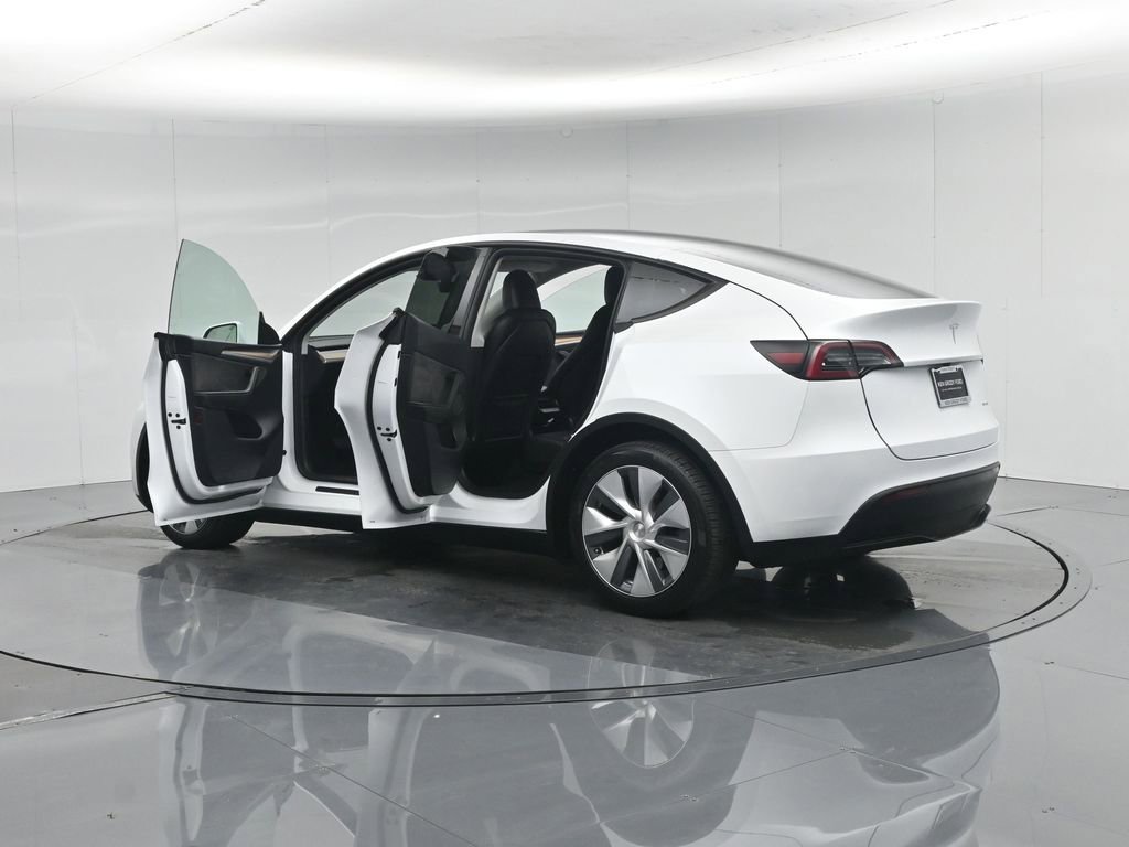 Used 2024 Tesla Model Y Long Range image 31