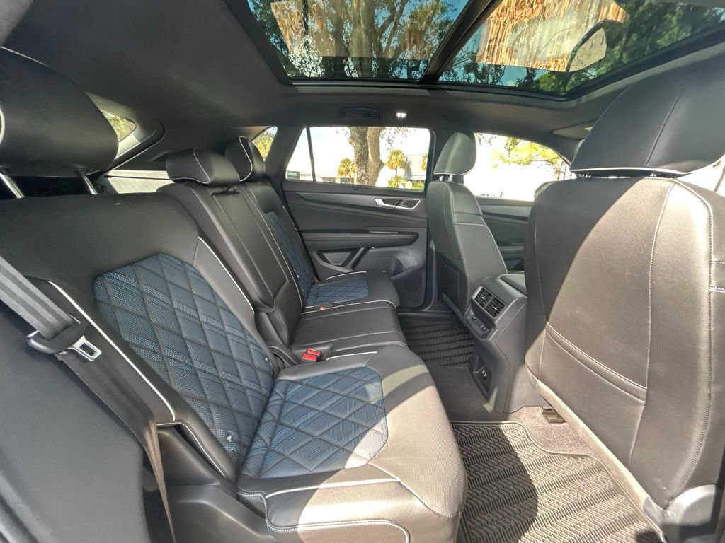 Used 2025 Volkswagen Atlas Cross Sport SEL Premium R-Line image 39