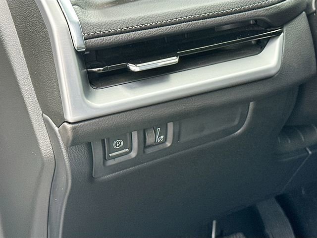 Used 2025 Cadillac XT4 Premium Luxury image 10