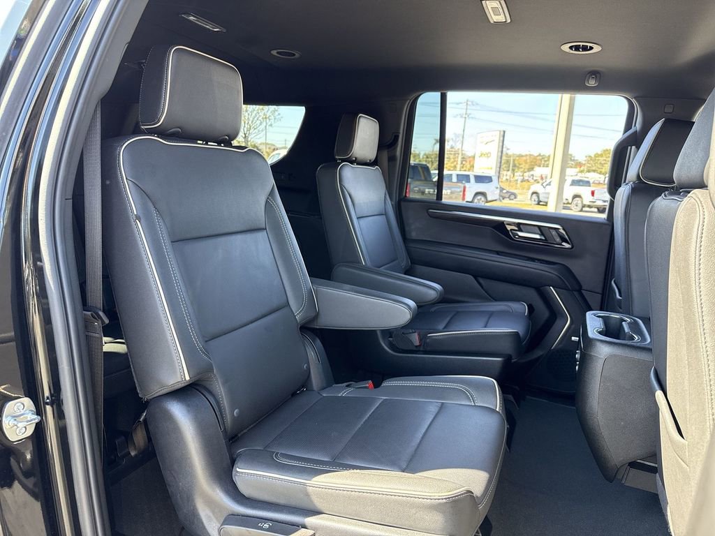 Used 2025 Chevrolet Suburban Premier image 23