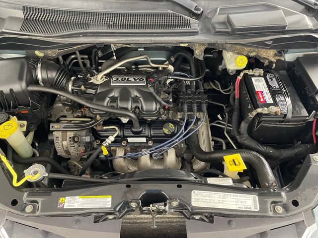 Used 2010 Chrysler Town & Country Touring FWD image 18
