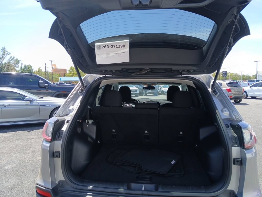 Used 2019 Jeep Cherokee Latitude w/ Popular Appearance Group AWD/4WD image 6