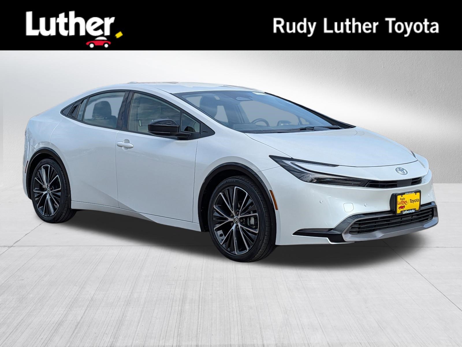 Used 2024 Toyota Prius XLE image 1