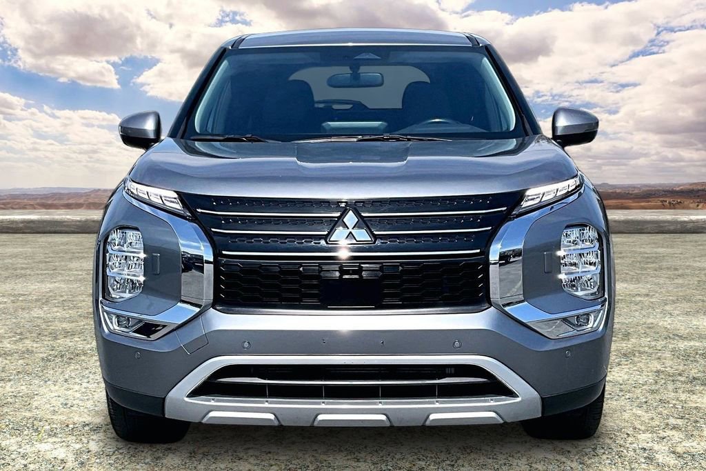 Used 2024 Mitsubishi Outlander SE Black Edition image 2